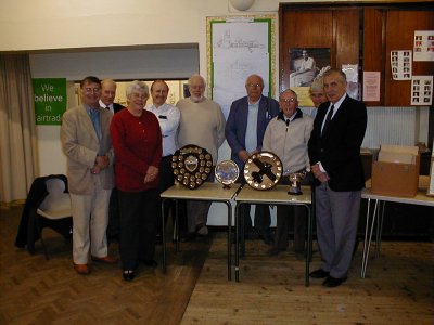 Geoffrey and June display their Trophies to some fellow members. lbpspe002.jpg 400 x 300